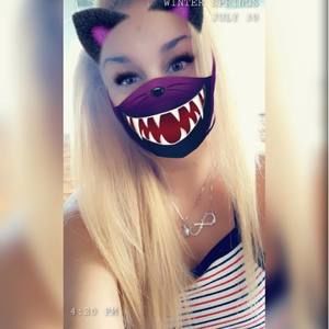 Meet your Posher, Adrienne